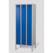 Шкаф лабораторный для одежды трехстворчатый